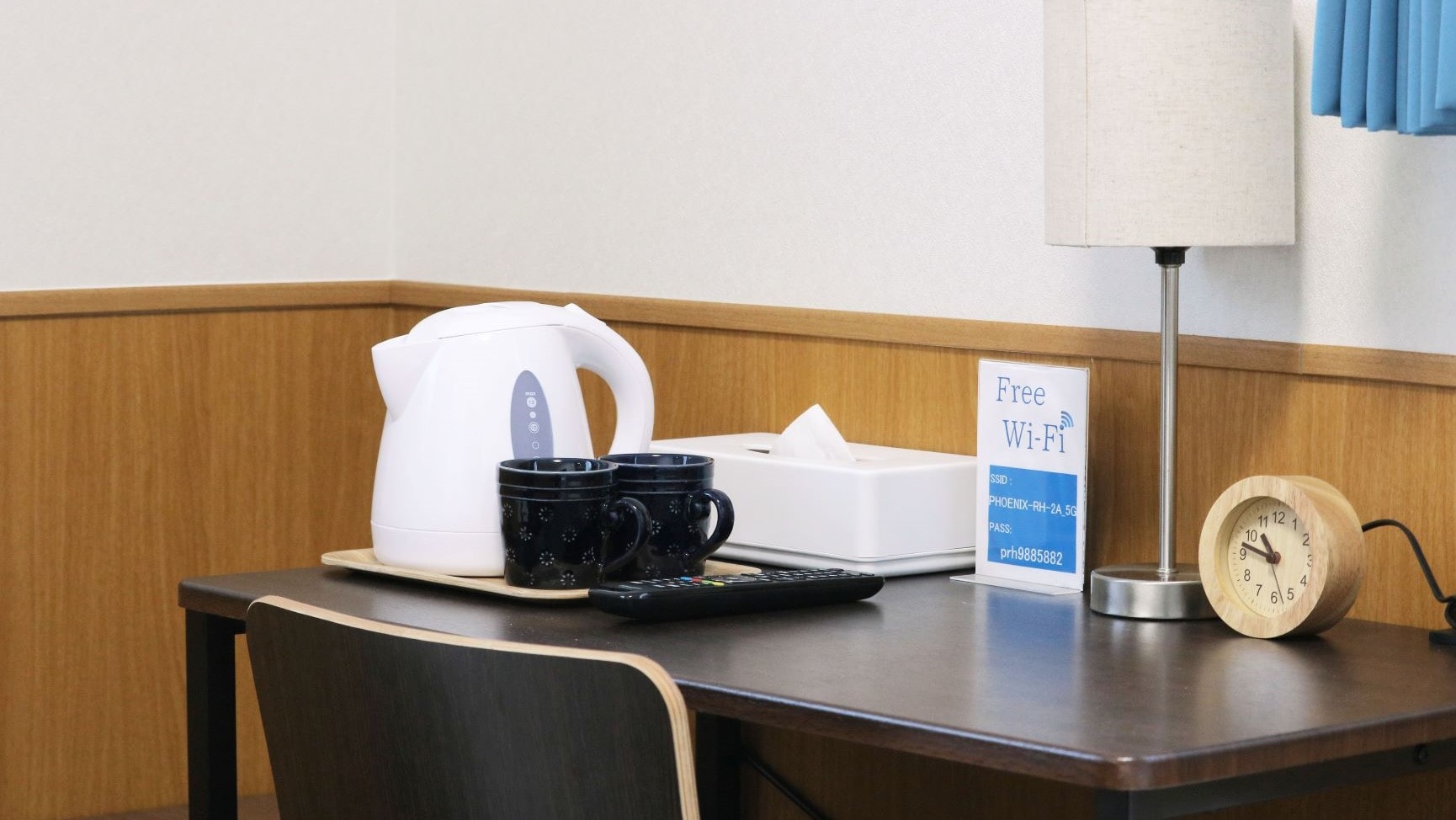 Room amenities: desk, chair, desk lamp, mini fridge, mug, electric kettle, mug