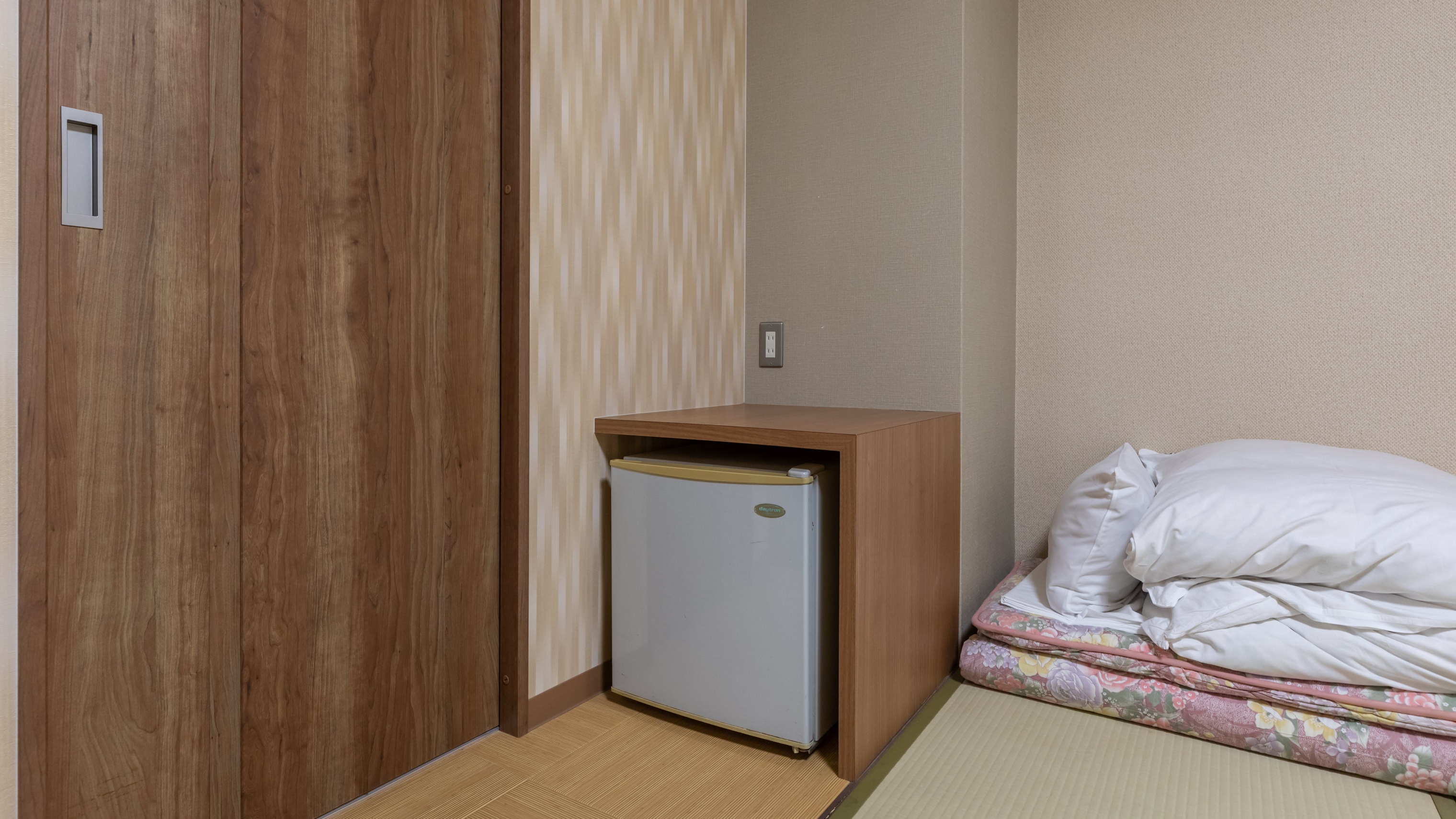 [Non-smoking] Special Japanese-style room for 4 people (separate bathroom and toilet)