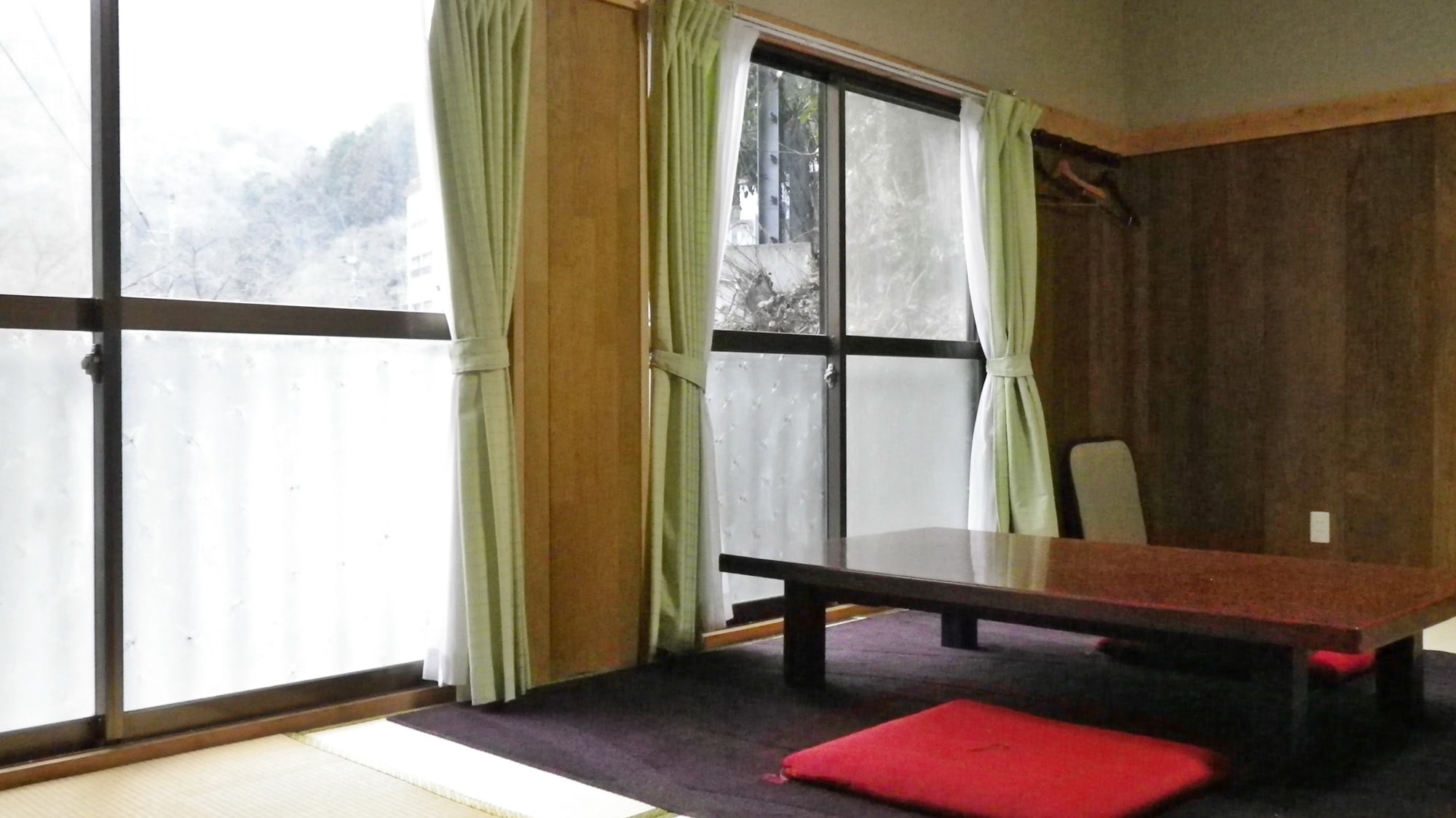 *[Guest room example]
