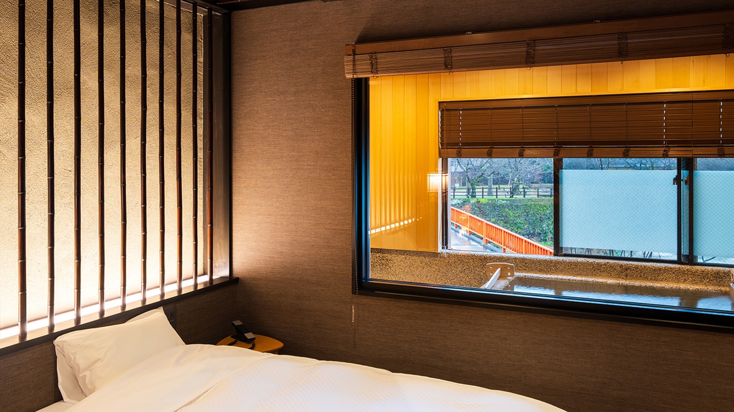 Room 205: Guest room with open-air observation bath
