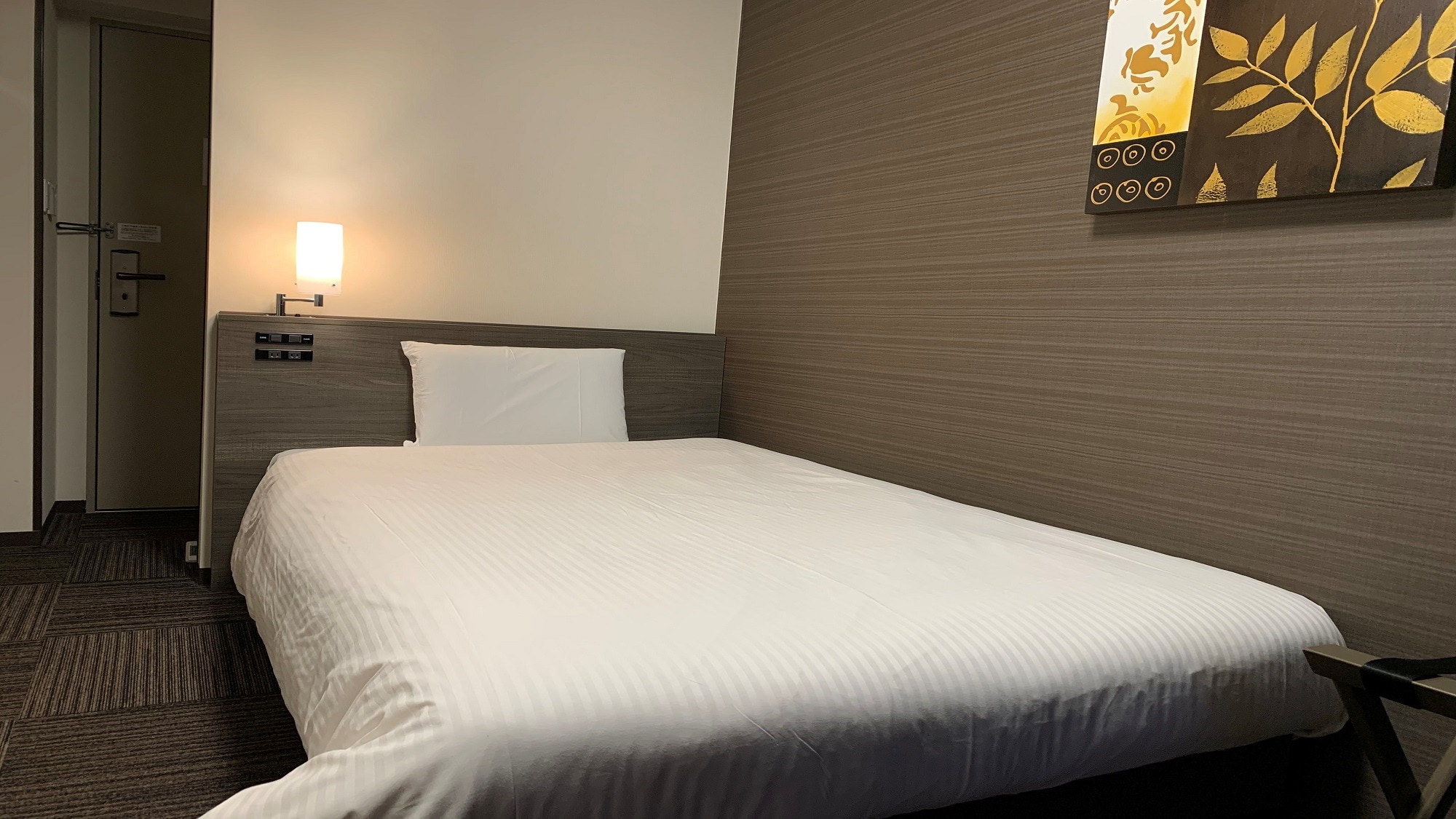 □Non-smoking single room, smoking area on same floor, 14㎡～□