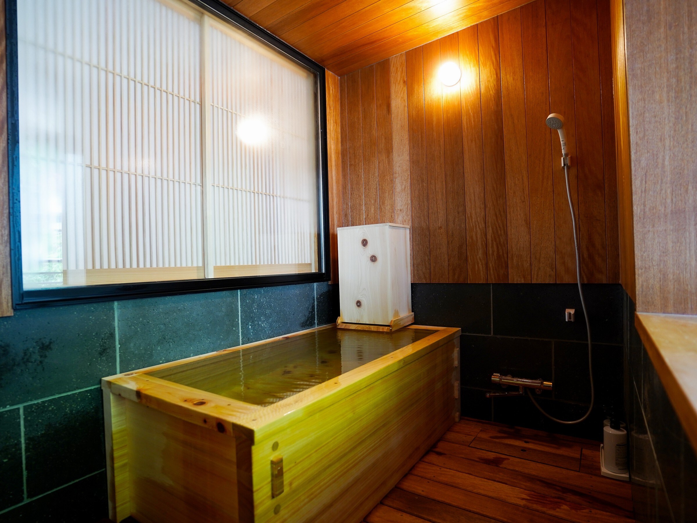 [Cypress bath flowing from the source]