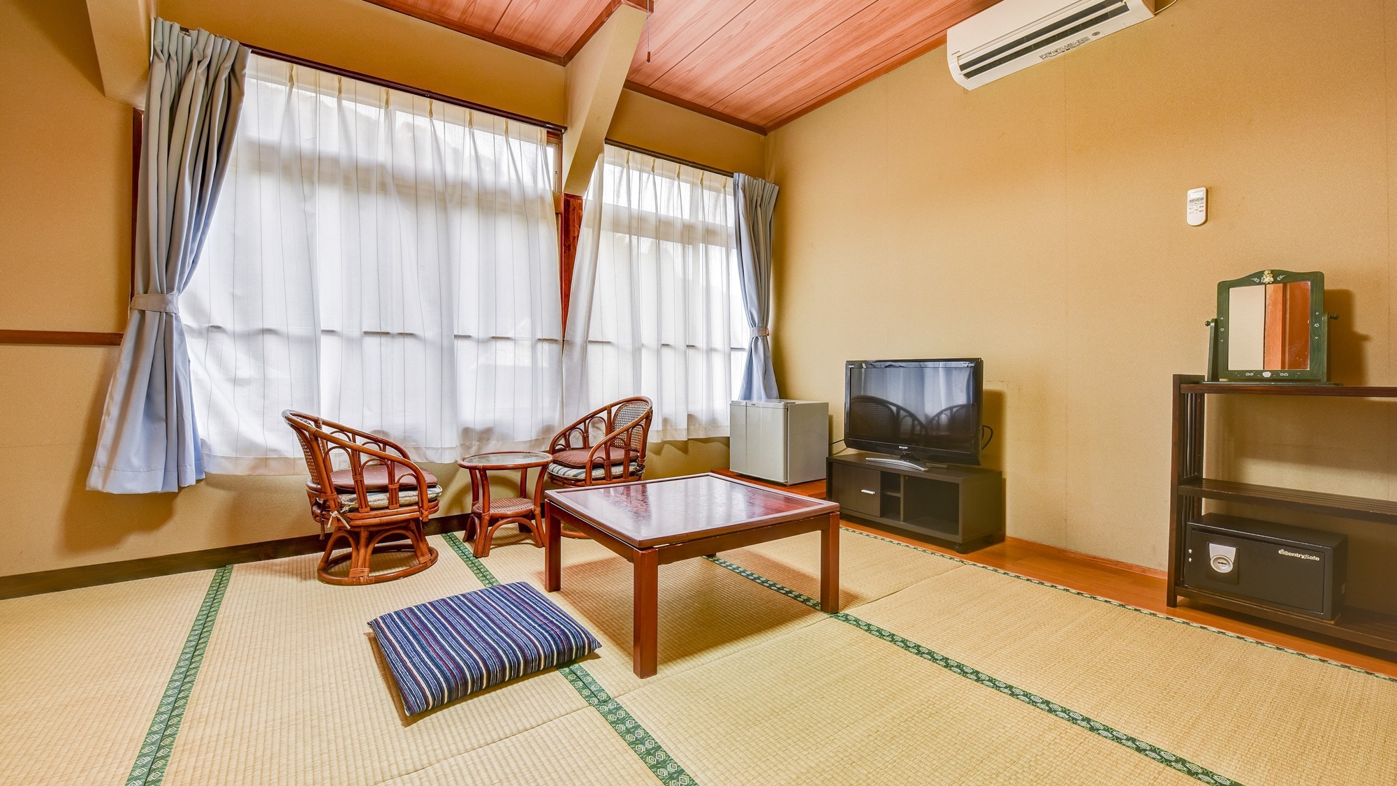 *[Example of guest room: Random Japanese-style room] A warm Japanese-style room where you can feel the warmth of wood.