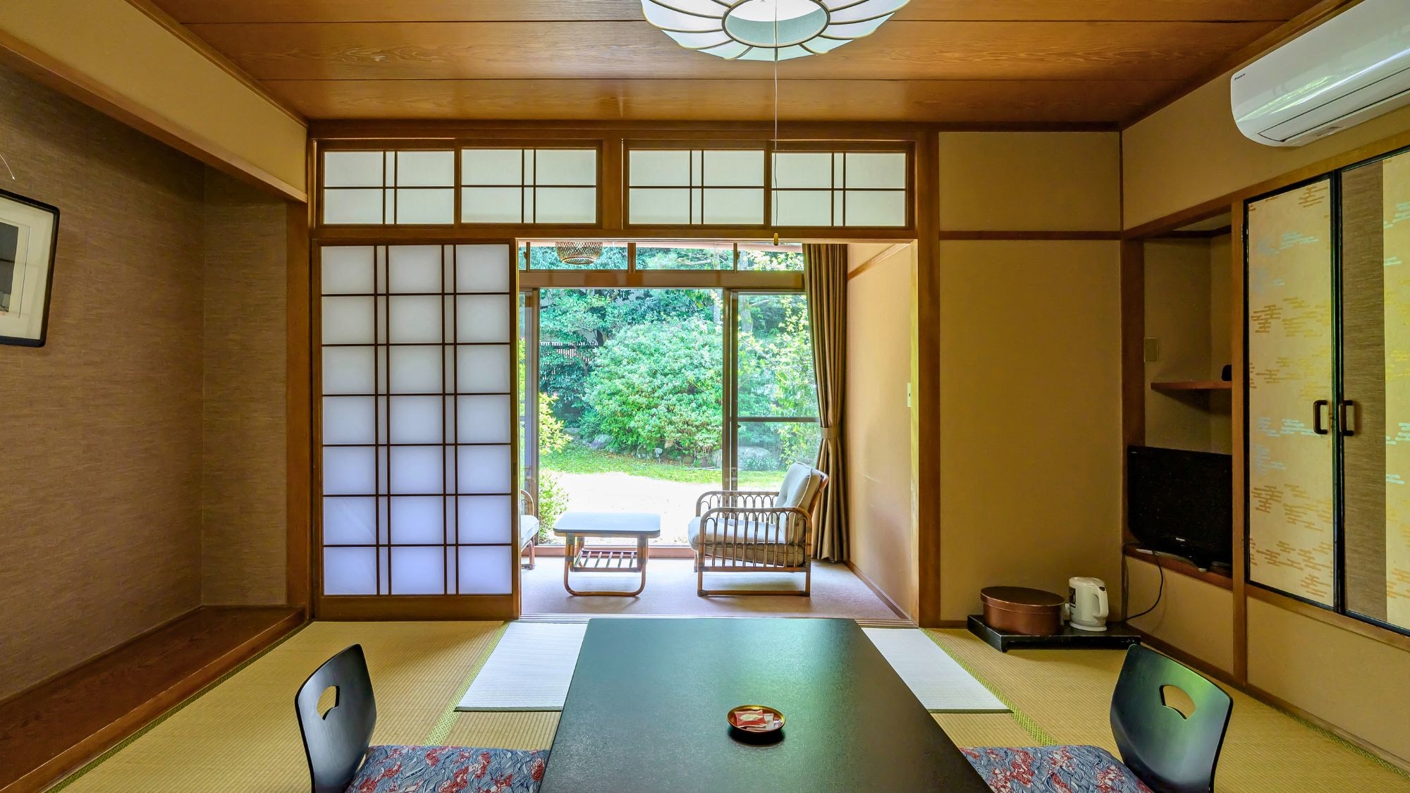 [松月亭 / 舊翼 日式房間] 充滿懷舊氣息、迷人且令人放鬆的客房。