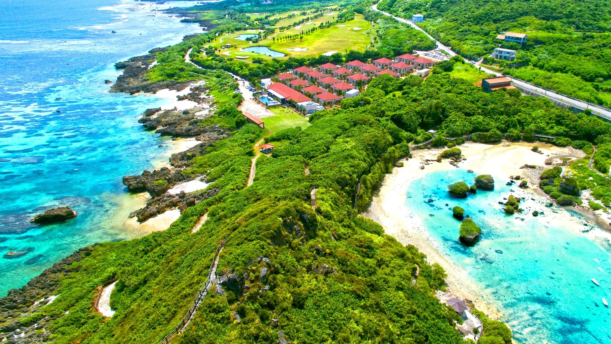 [Overview of the facility] Located in the eastern part of the resort grounds of approximately 1.4 million tsubo. Adjacent to Seaside Park and Ingya Marine Garden in Miyakojima City