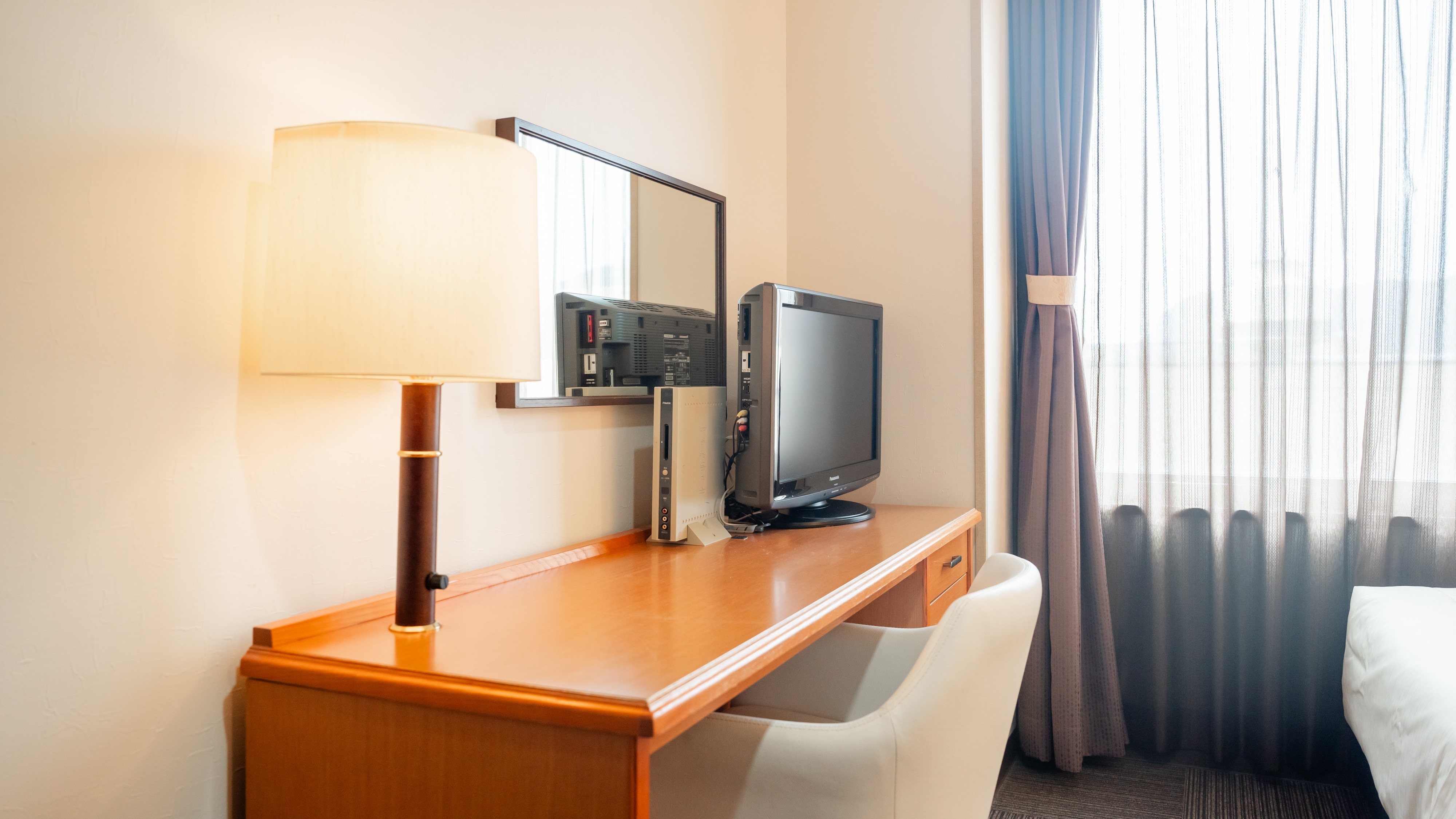 Desk image *Several types available