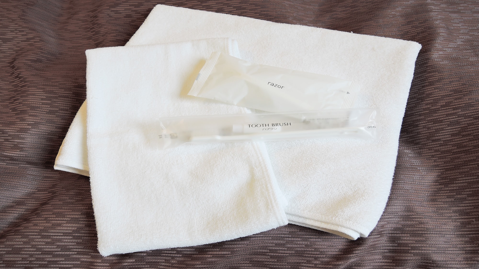 *[Room/Amenities] Each room is provided with towels, razors, toothbrush sets, etc.