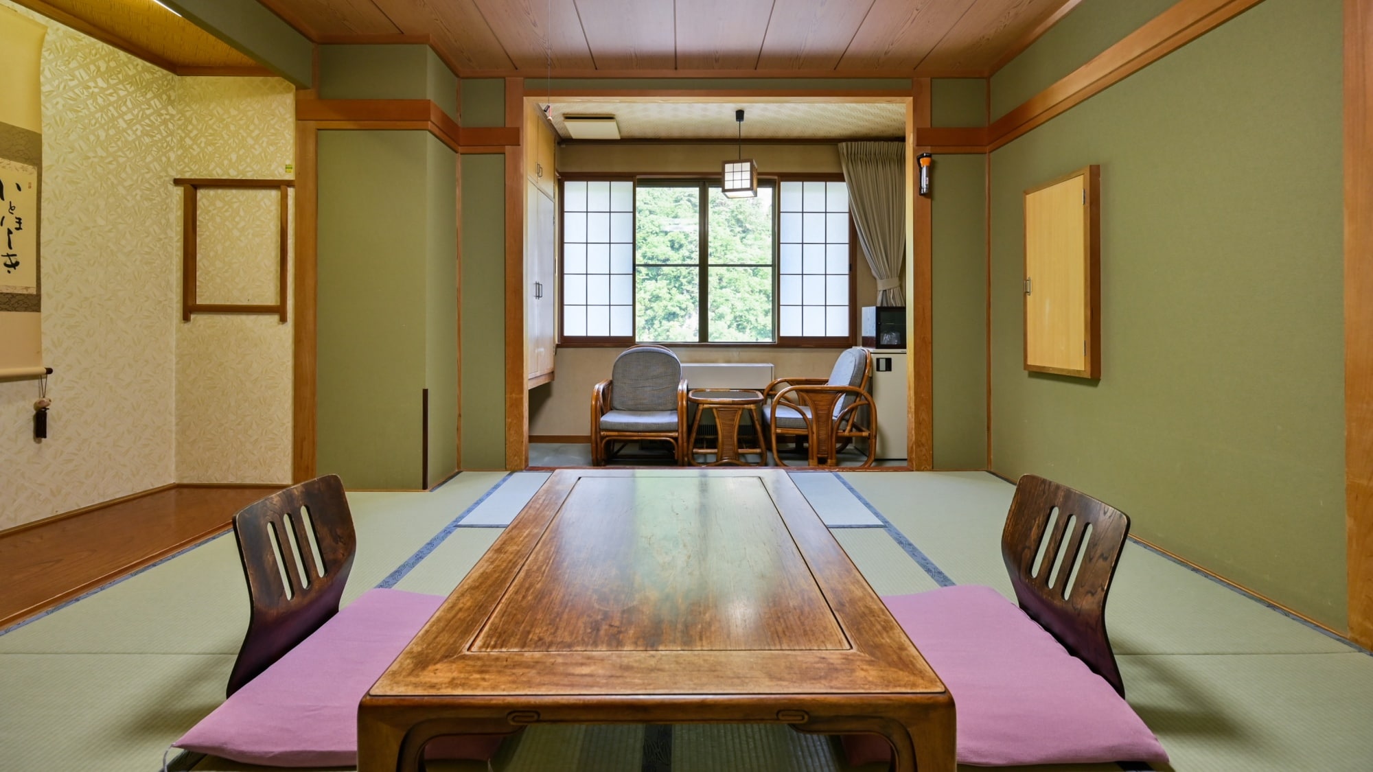 [Example of an 8-tatami Japanese-style room] A room where you can feel the changing of the seasons in a natural setting