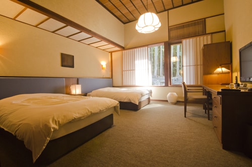 East (Japanese-Western style room)