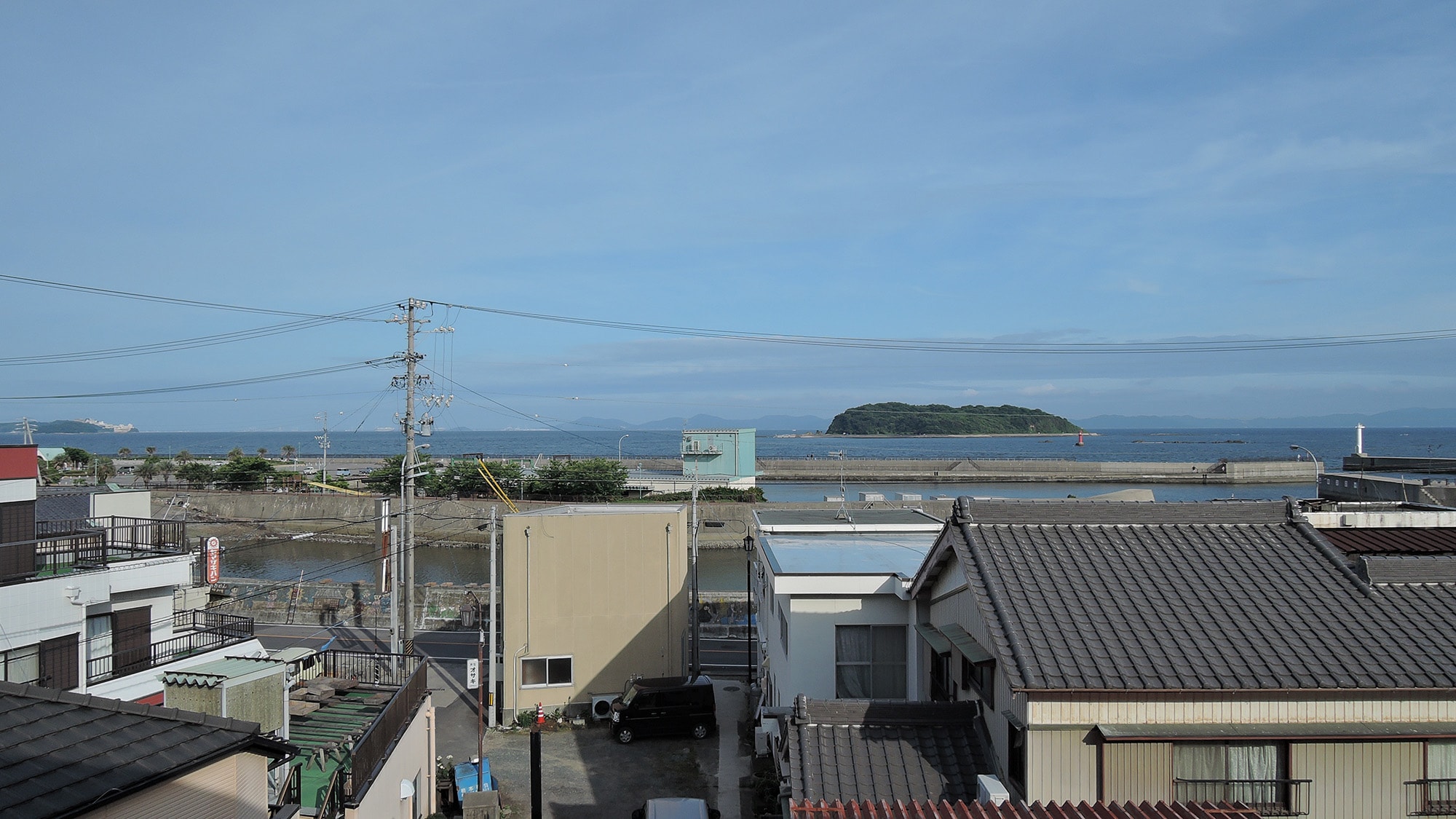 *[Room] You can see Kajishima floating in the sea from the window