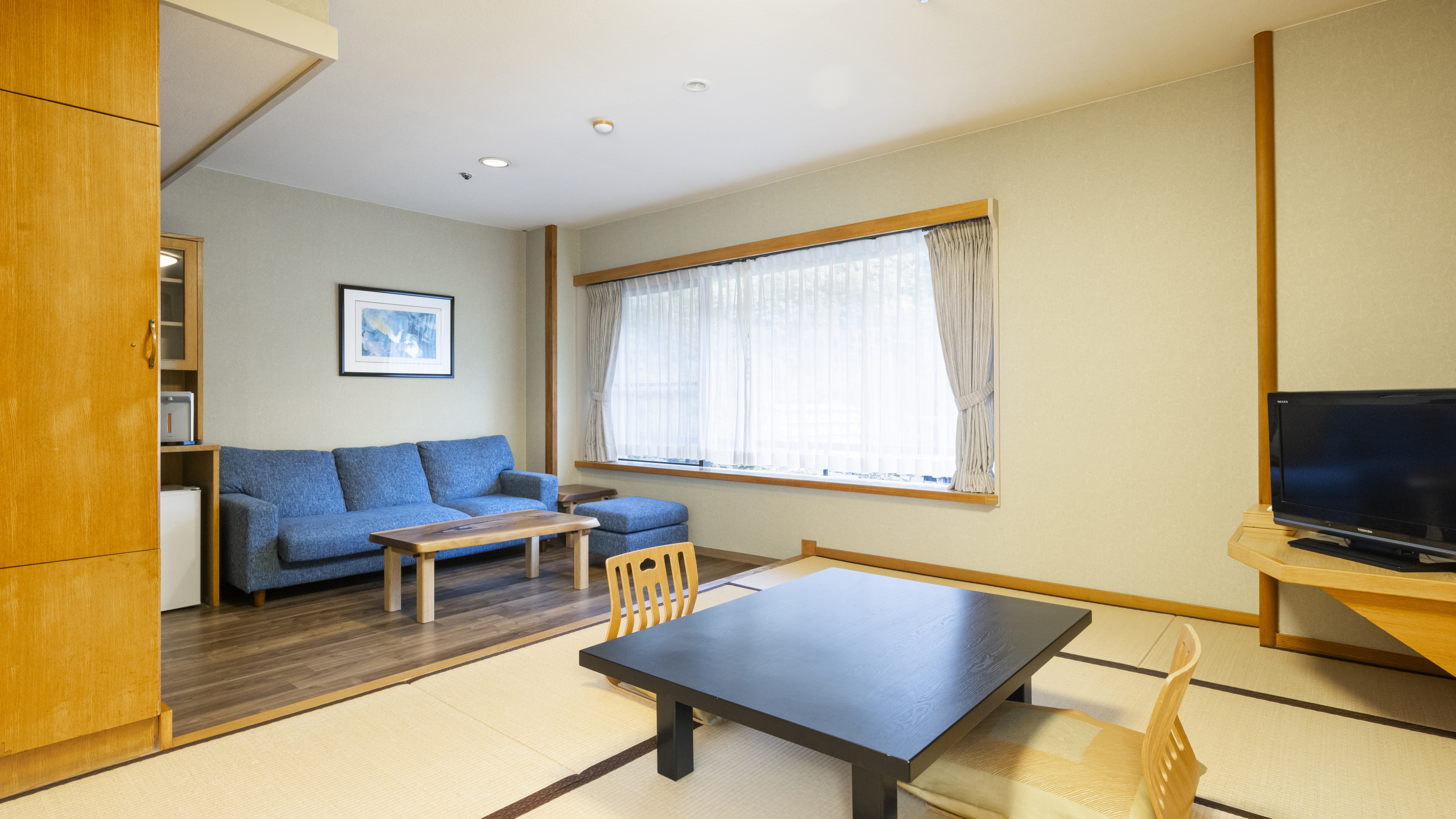 Upper floor guest rooms: Japanese-Western style rooms
