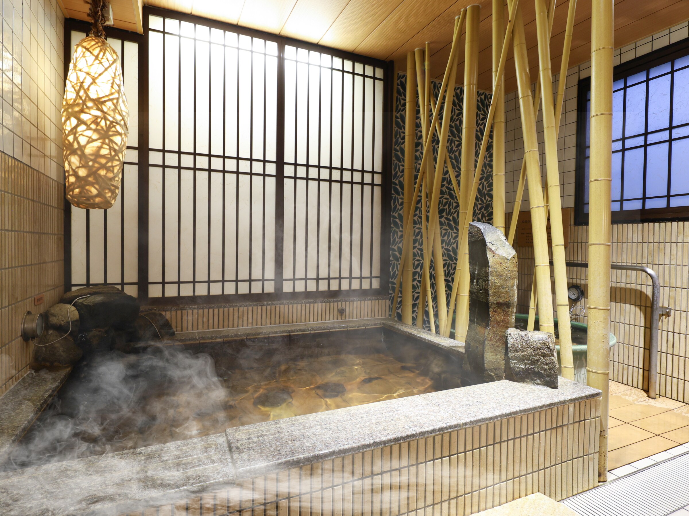 【여성】내욕탕(탕온:41~42℃)