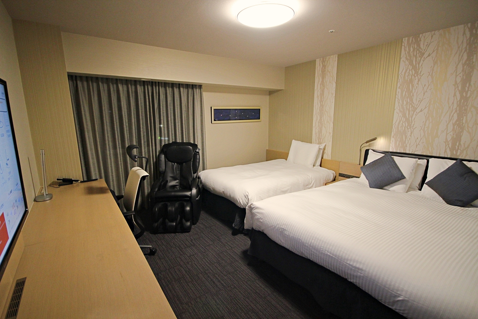 Premier double room extra bed installation example
