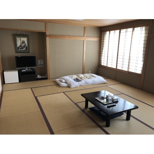 [◆Smoking◆ Japanese-style room: 1-6 people] (17 tatami mats) No bathroom or toilet