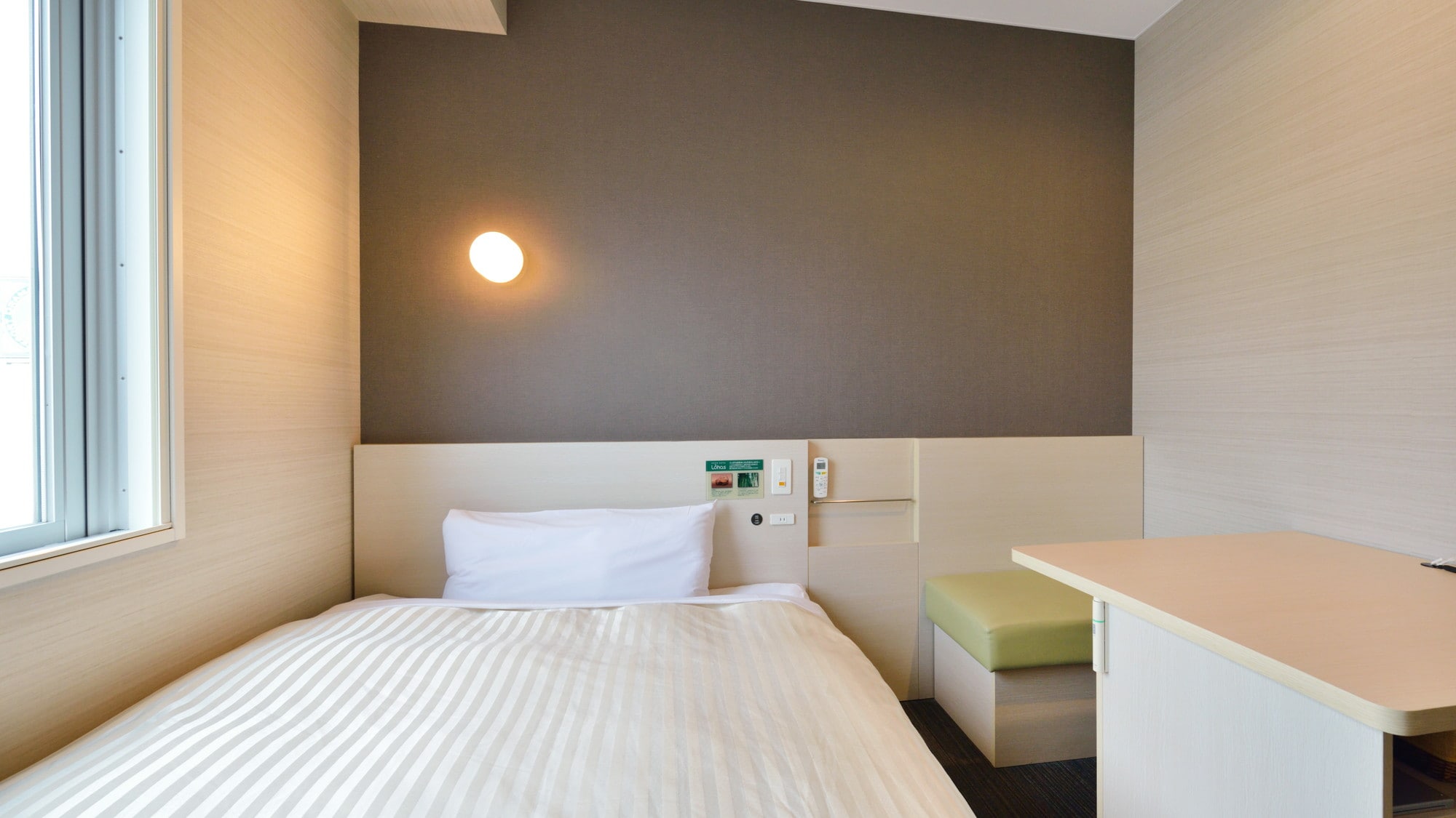 You can relax in the spacious bed.