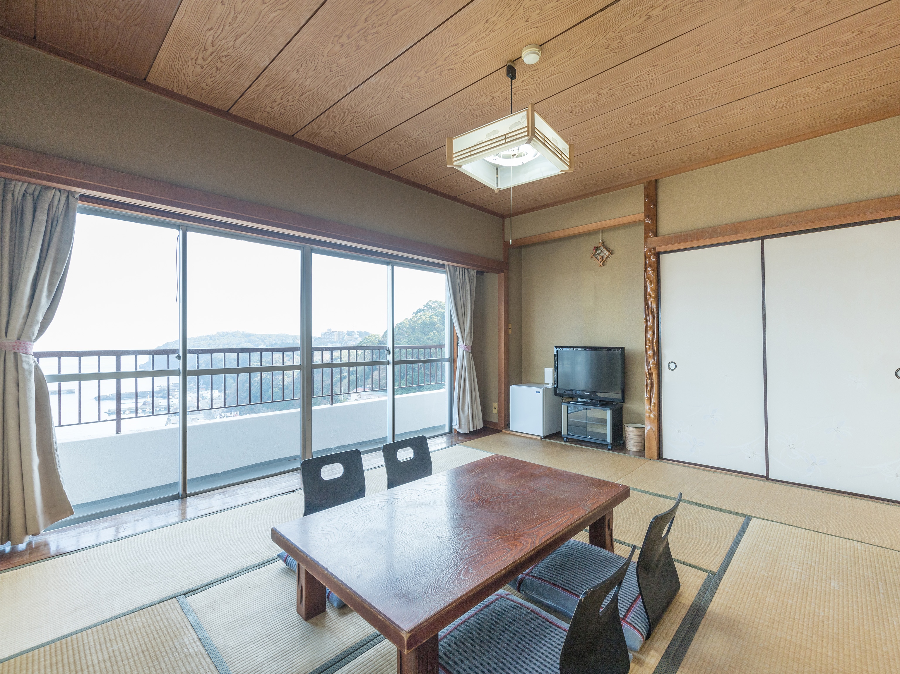 Japanese-style room for 1 to 5 people