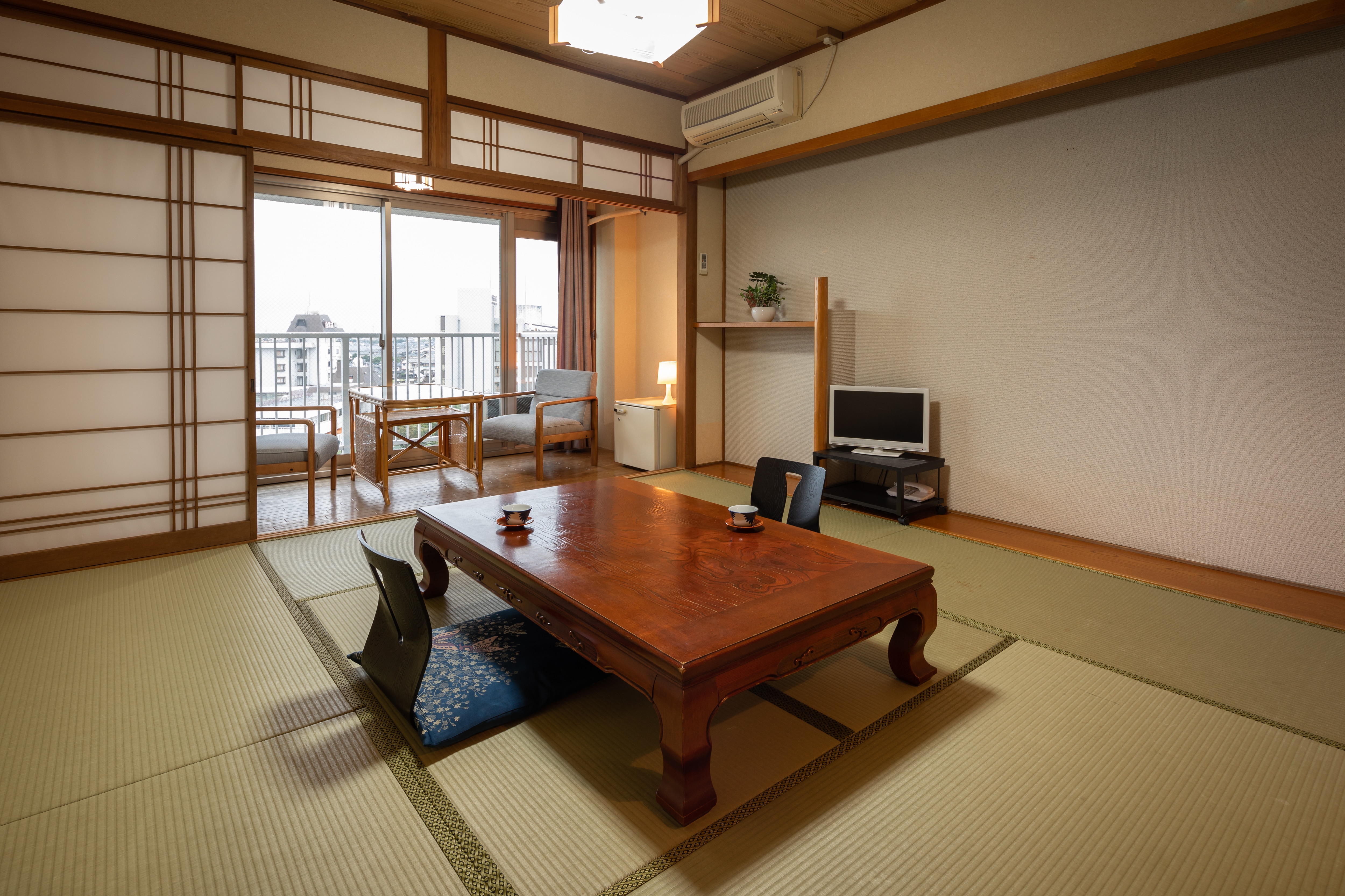 Japanese-style room (10 tatami mats)