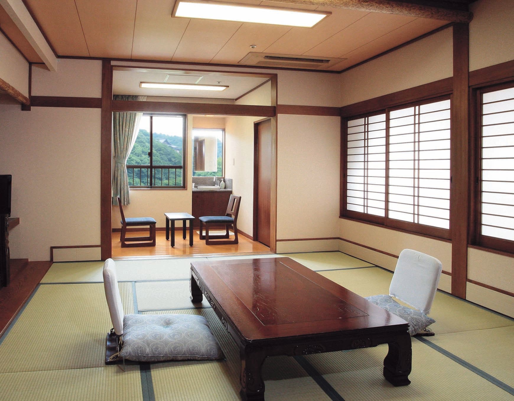 [East Wing] Japanese-style room with 10 tatami mats - Dining at the venue - (Some rooms have stairs) Example (photo is room 414)