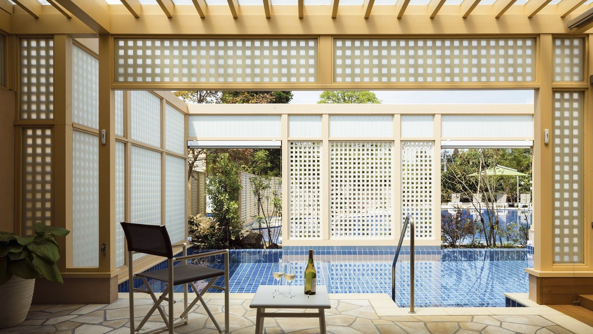 [Aqua Terrace Pool Suite] Enjoy a hotel stay with your dog in the private pool!