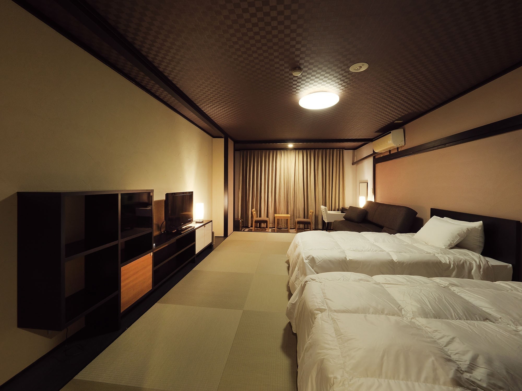 Western-style room evening view