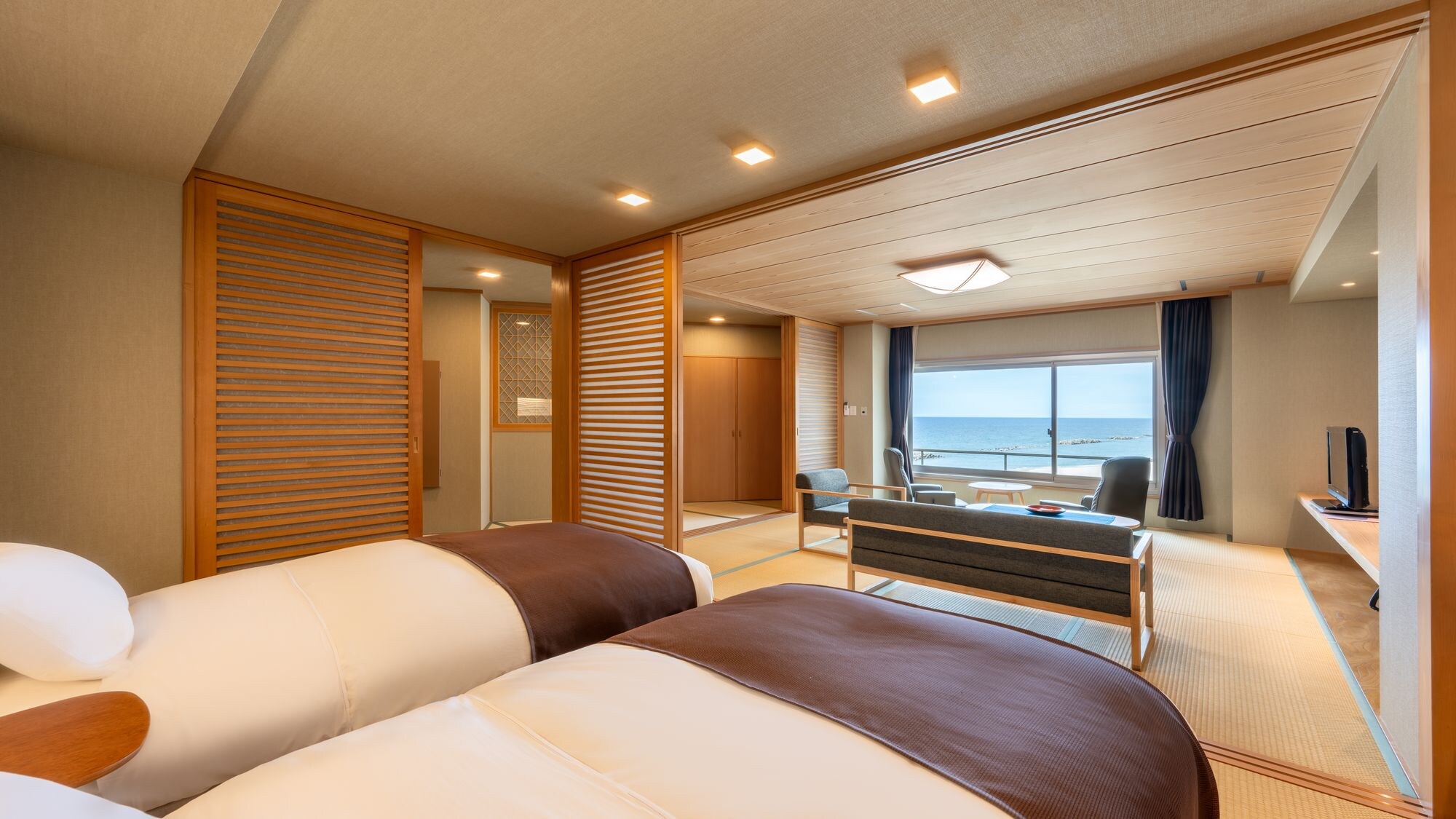 [Superior Japanese-Western Room] Open the bedroom door and you'll see a spectacular view of the ocean from the bed! (Example)
