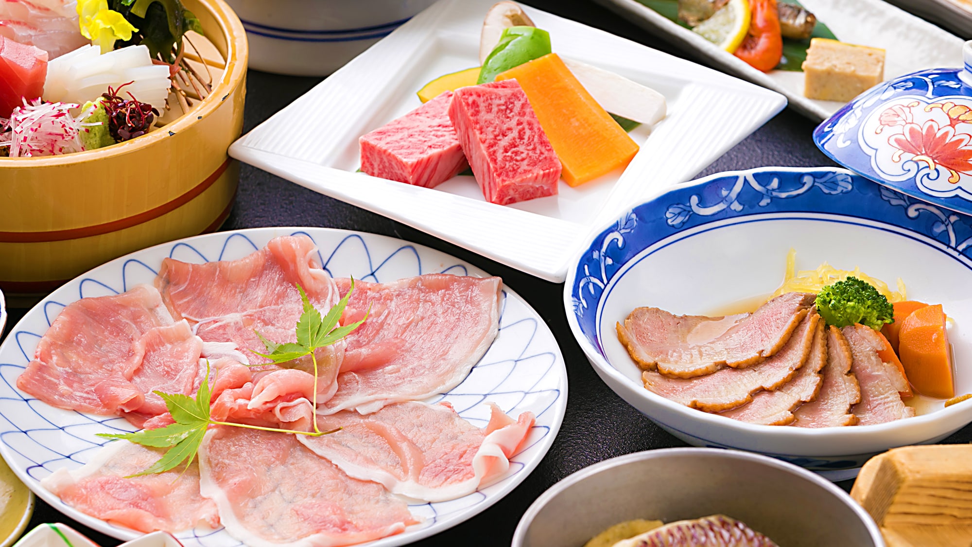 Kaiseki yang berpusat pada daging Daging sapi, babi, bebek ... Anda dapat menikmatinya dengan berbagai cara