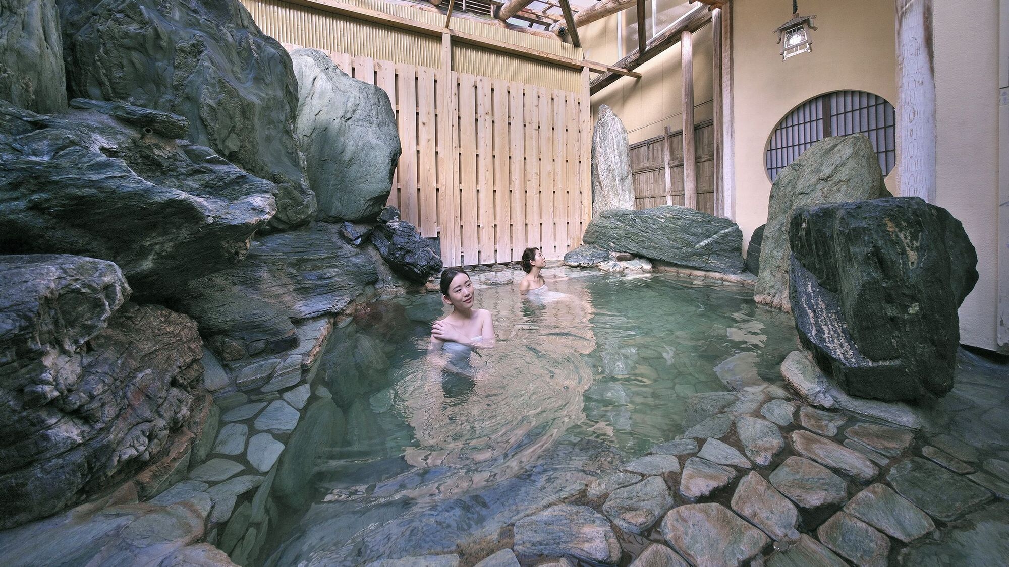 [Open-air bath Ryusen-an] *Our proud open-air bath, with its giant rocks and reminiscent of Tojinbo