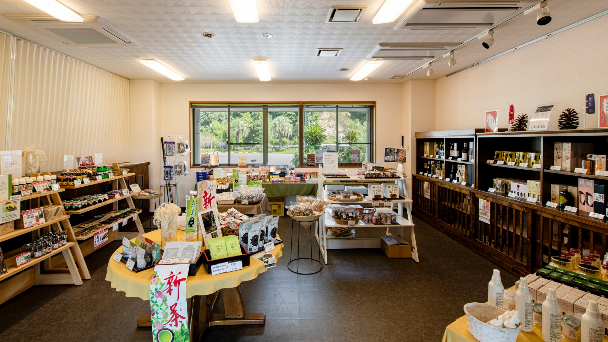 [Shop] A wide selection of Kumamoto souvenirs available