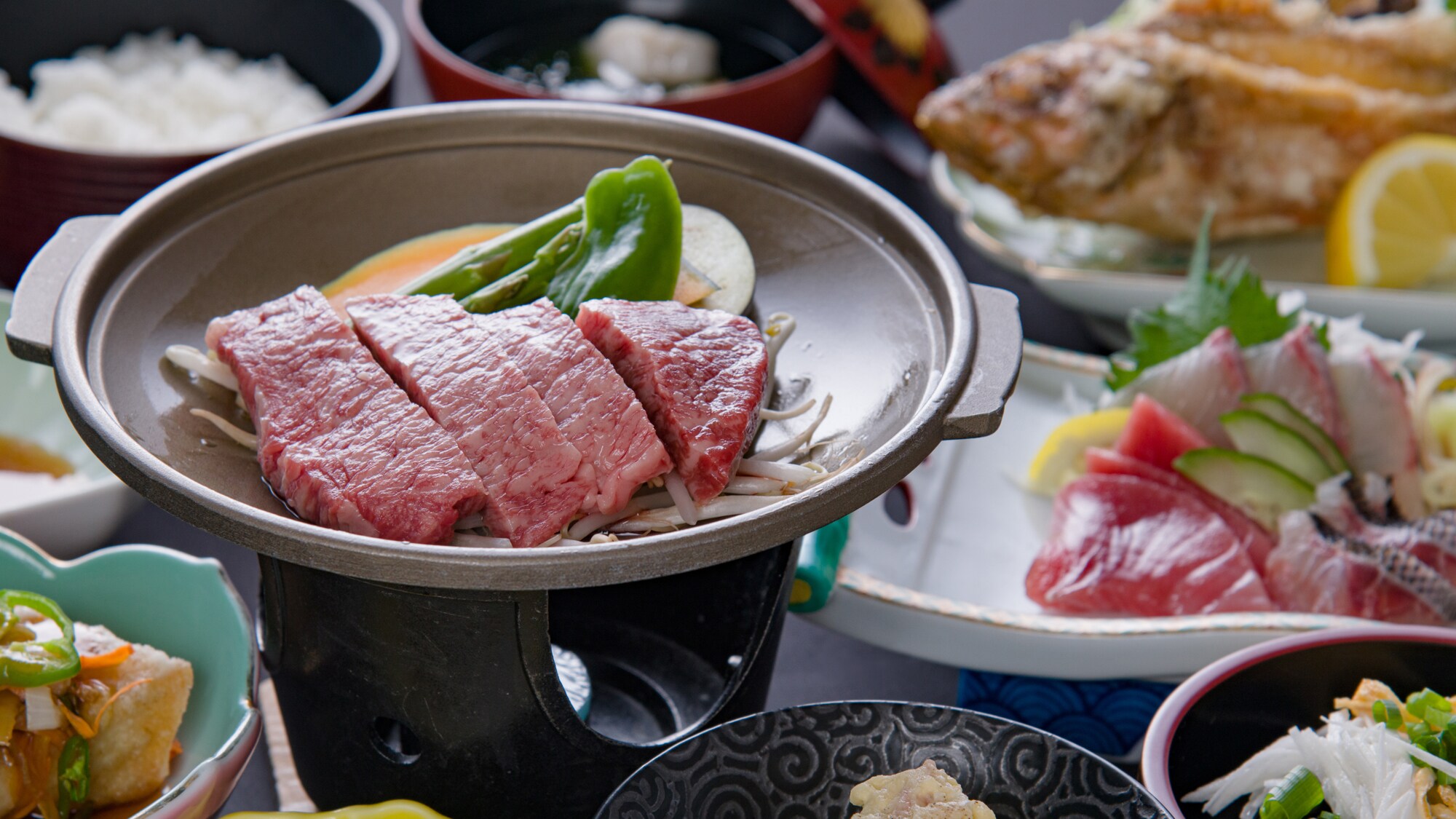 *【저녁식사 일례】스탠다드 저녁식사. 생선회나 구이, 이키규의 도판구이 등 다양한 맛을 즐겨 주세요.