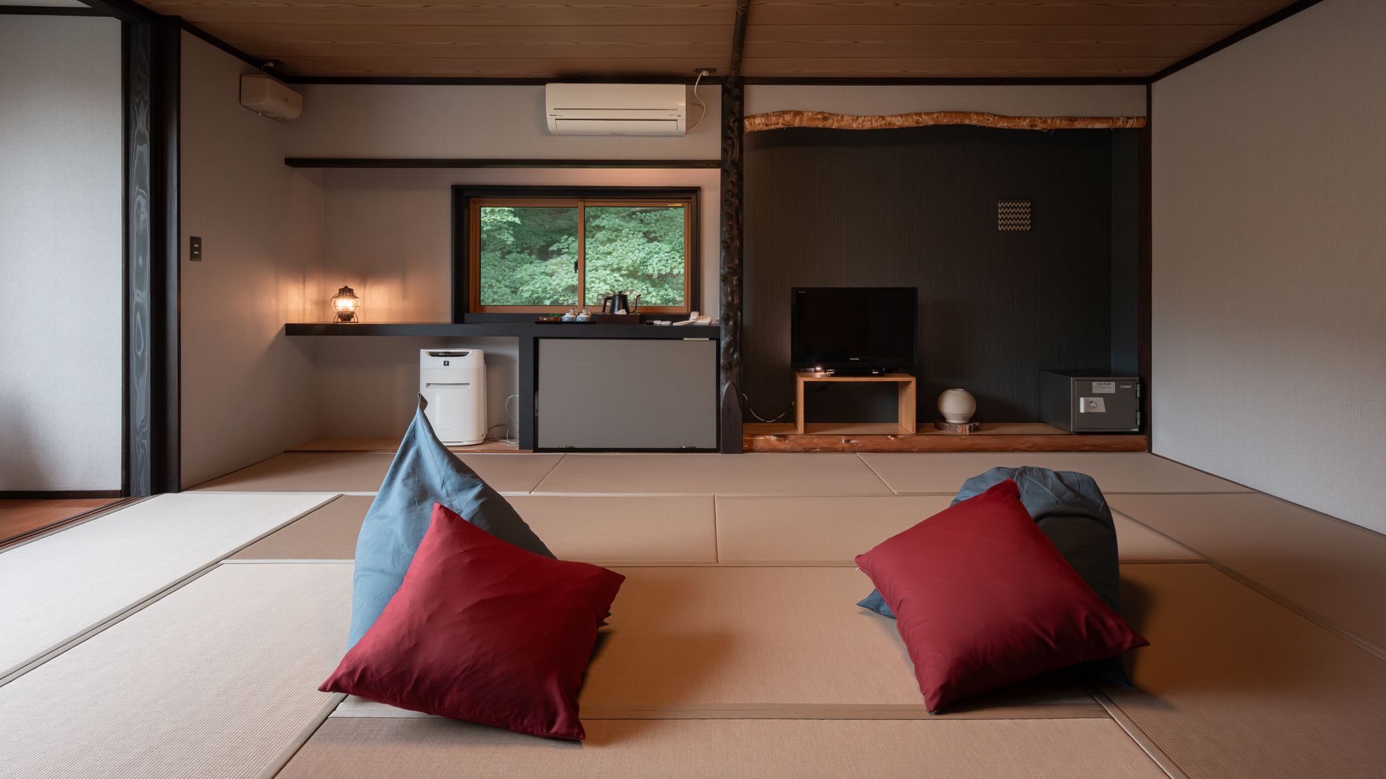 [Kamar bergaya Jepang dengan 15 tikar tatami] Kamar yang luas dan terbuka ini telah direnovasi menjadi lebih nyaman.