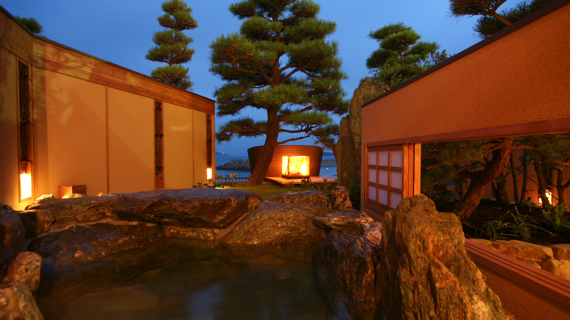 [ทุกห้องมีห้องอาบน้ำแบบเปิดโล่งส่วนตัว] Villa Paradise Sea Garden Type E / No. 106 อ่างอาบน้ำโอเพ่นแอร์