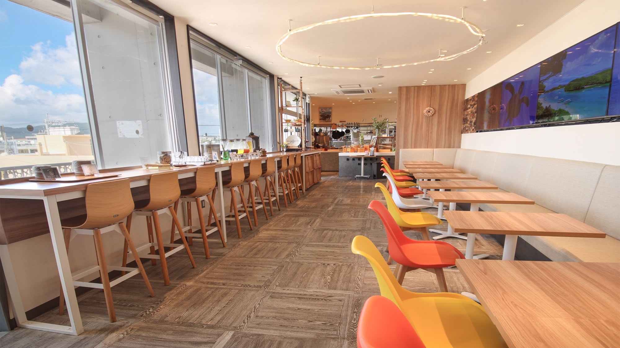 Restaurant and lounge space