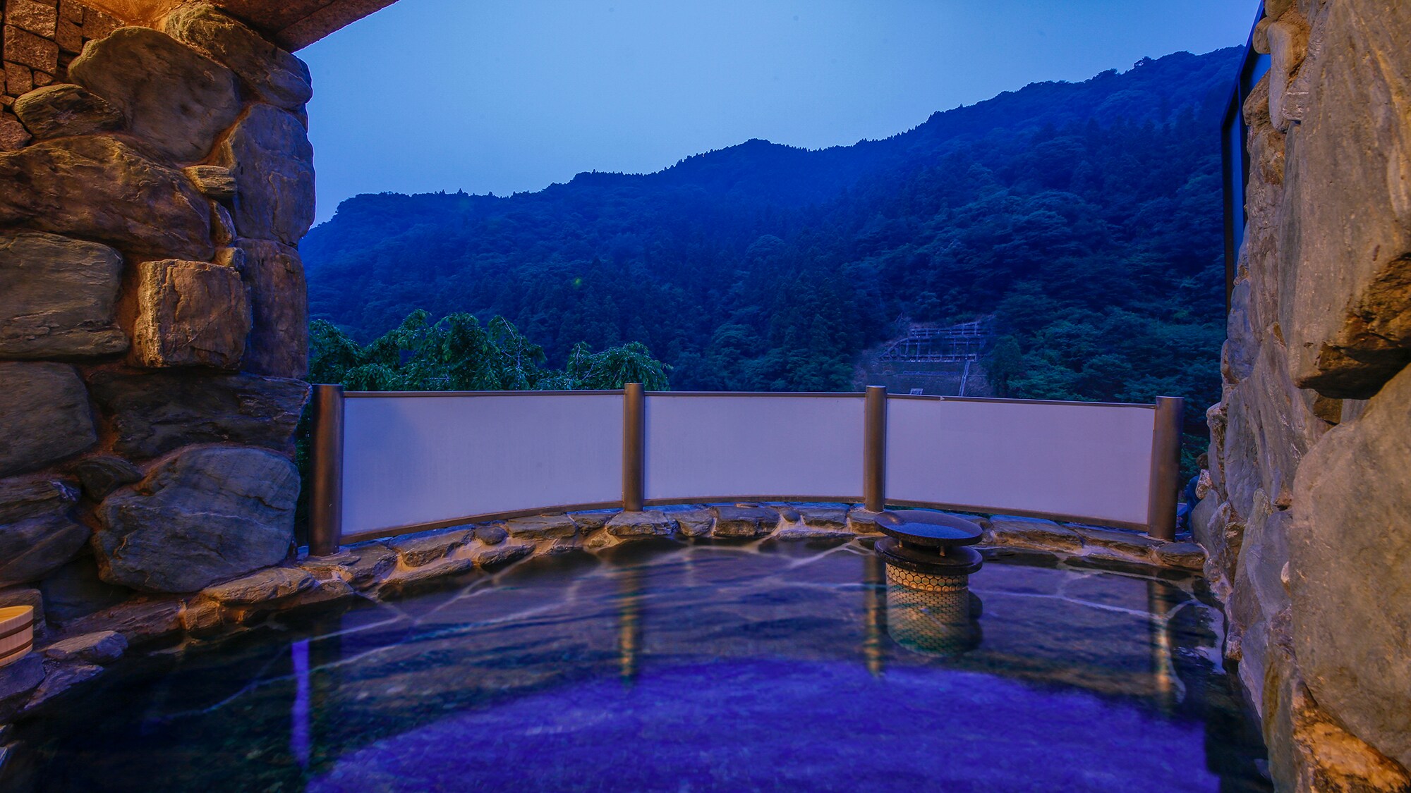 [Open-air bath] Enjoy the luxury of a comfortable bath in an open space.