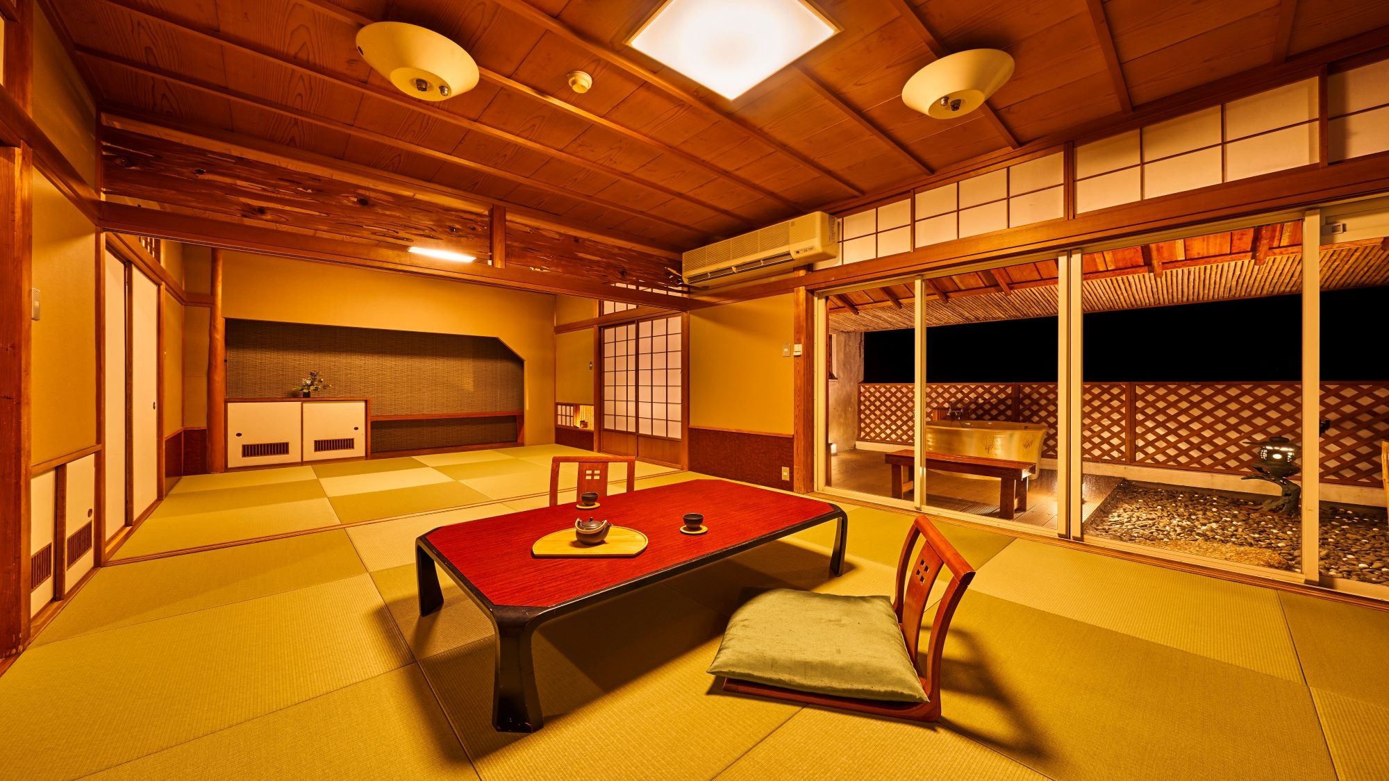 ห้องพักสไตล์ญี่ปุ่น 2 ห้องพร้อมอ่างอาบน้ำโอเพ่นแอร์ที่เหนือกว่า * ตัวอย่างห้องพัก