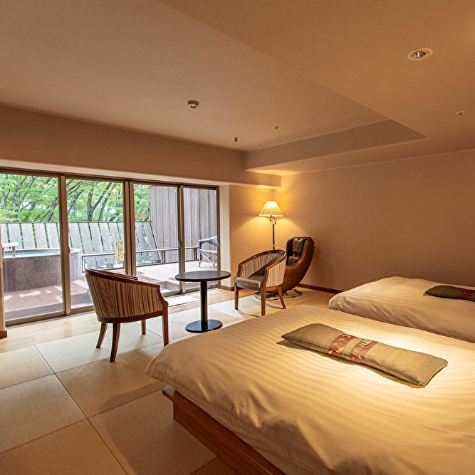 Deluxe twin room with open-air bath (image)