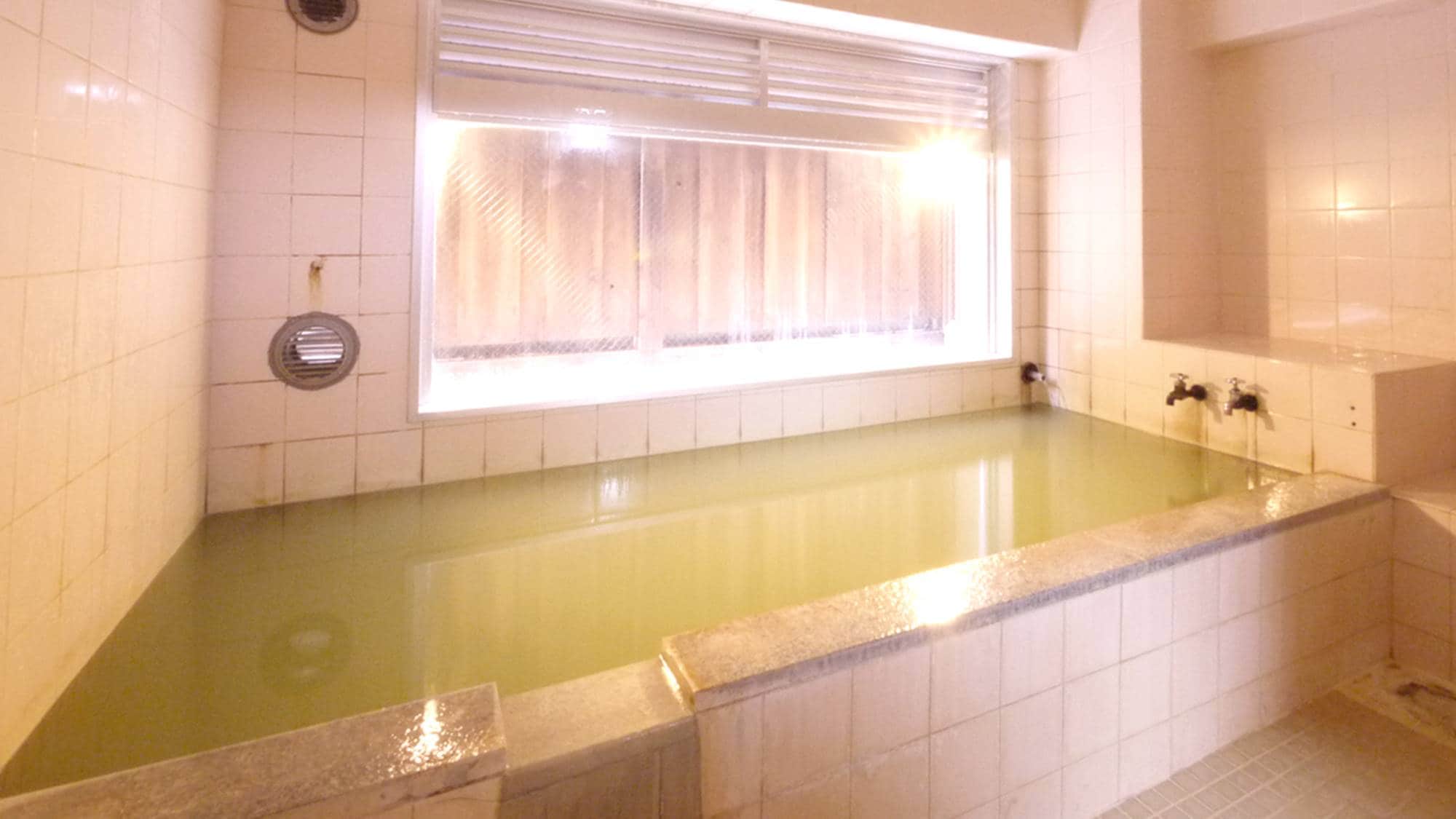 *Kamar mandi/mandi 24 jam tersedia dengan air mengalir! Hilangkan penatmu di pemandian air panas alami. 