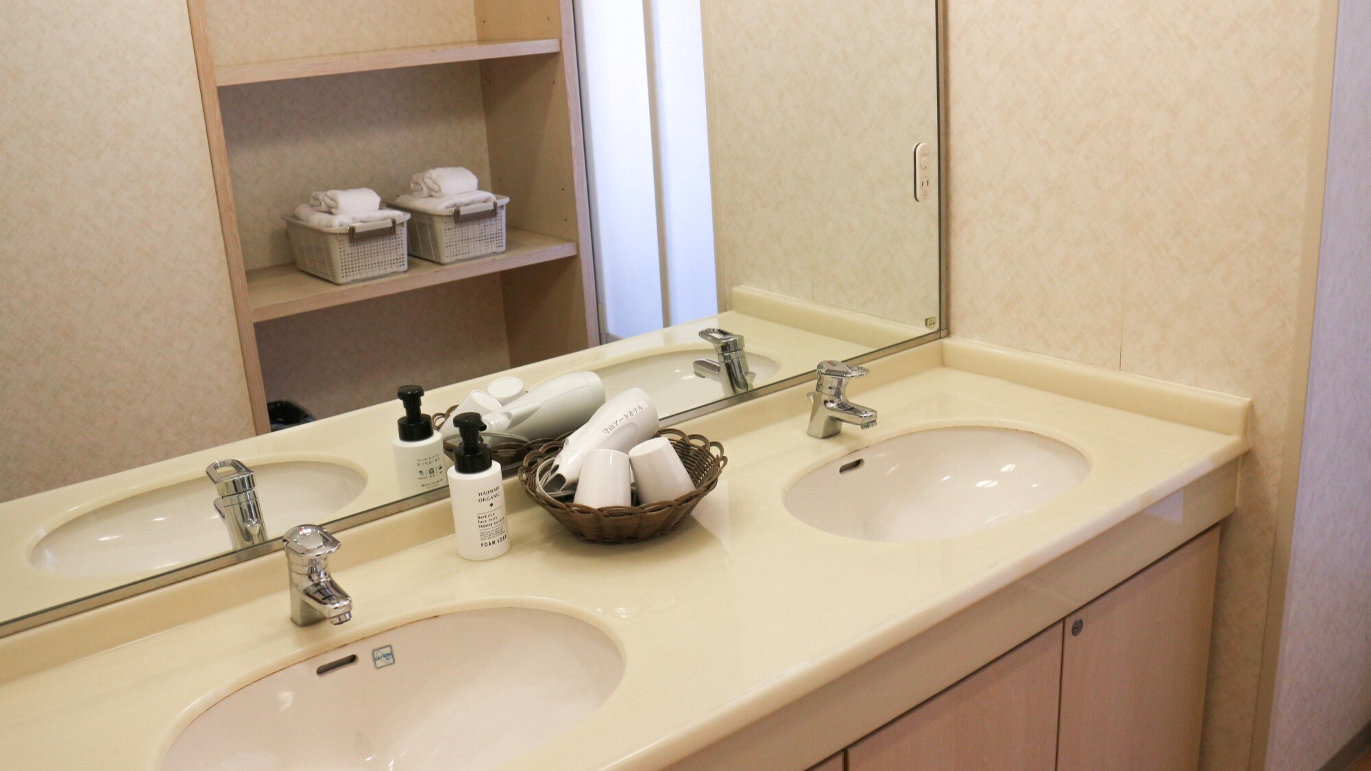 Japanese-style room (washbasin)