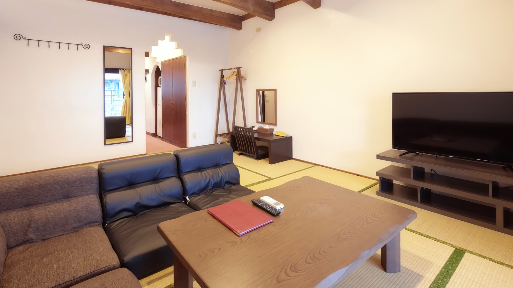 [Japanese and Western room maisonette & kitchen]