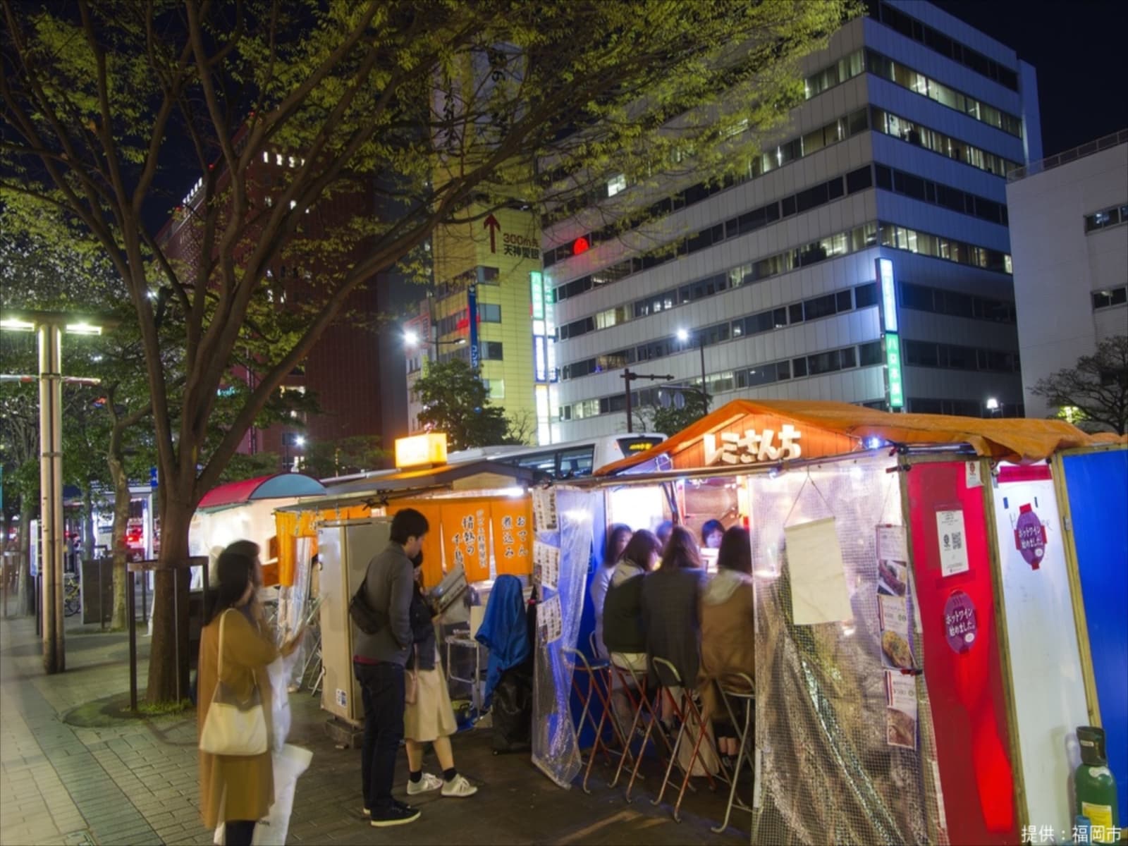 1 minute walk to the nearest Tenjin Yatai Street