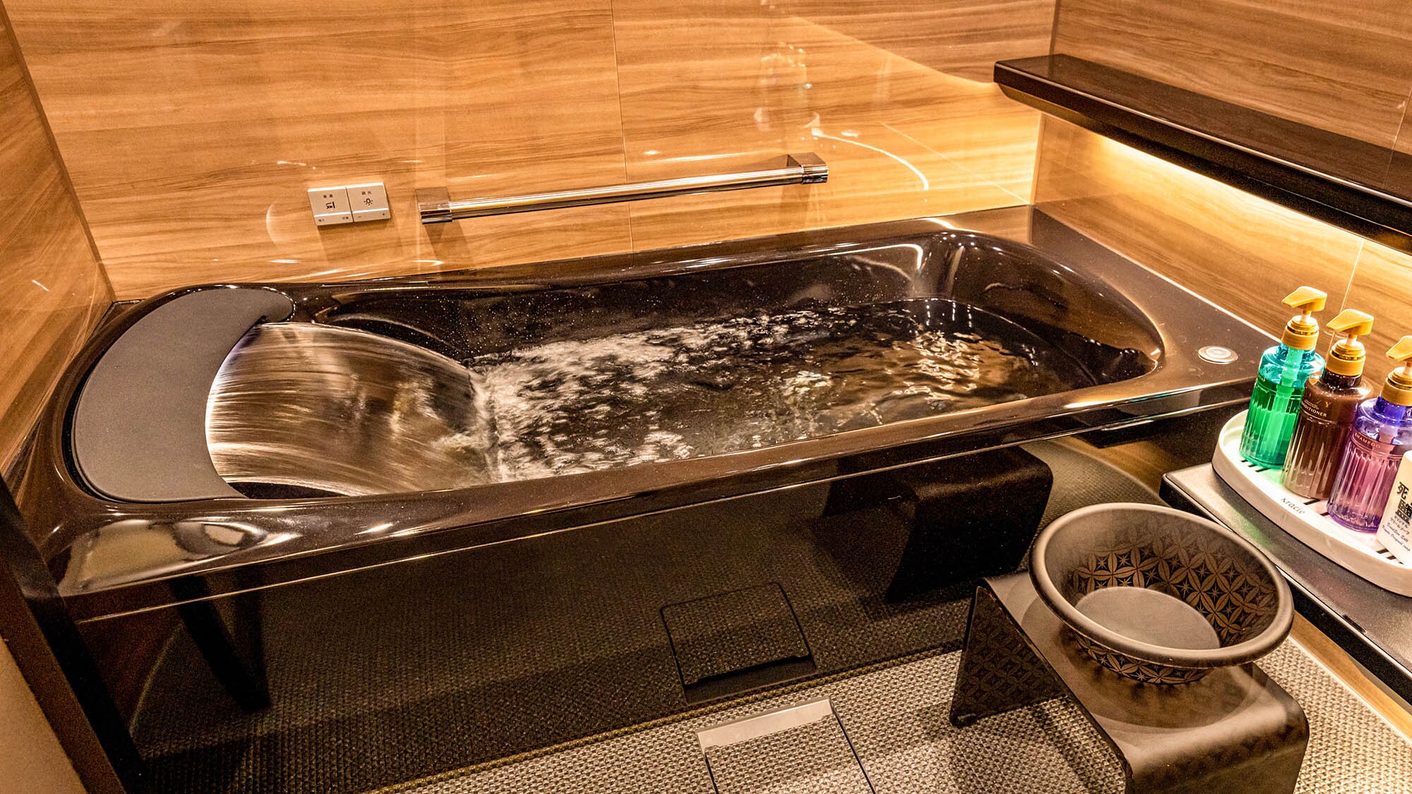 ・[Kyara] Relax and unwind after your trip in the unit bath "SYNLS"
