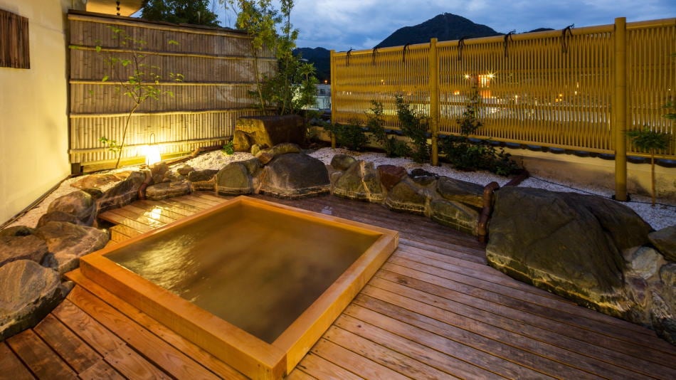 Enjoy the famous hot springs of Izu that melt away your tiredness