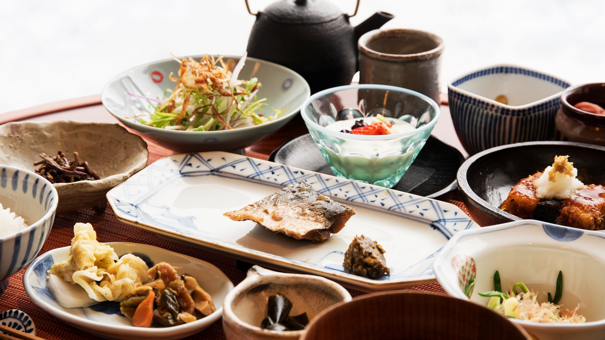 ※[早餐範例] 在蔦屋一邊眺望五色沼一邊享用早餐。