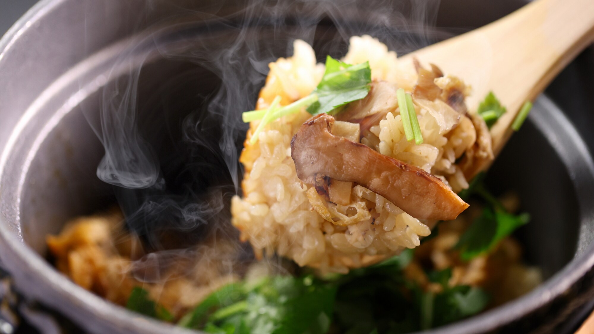 Matsutake Mushroom Rice / A delicious autumn dish featuring fluffy rice infused with the aroma of matsutake mushrooms.
