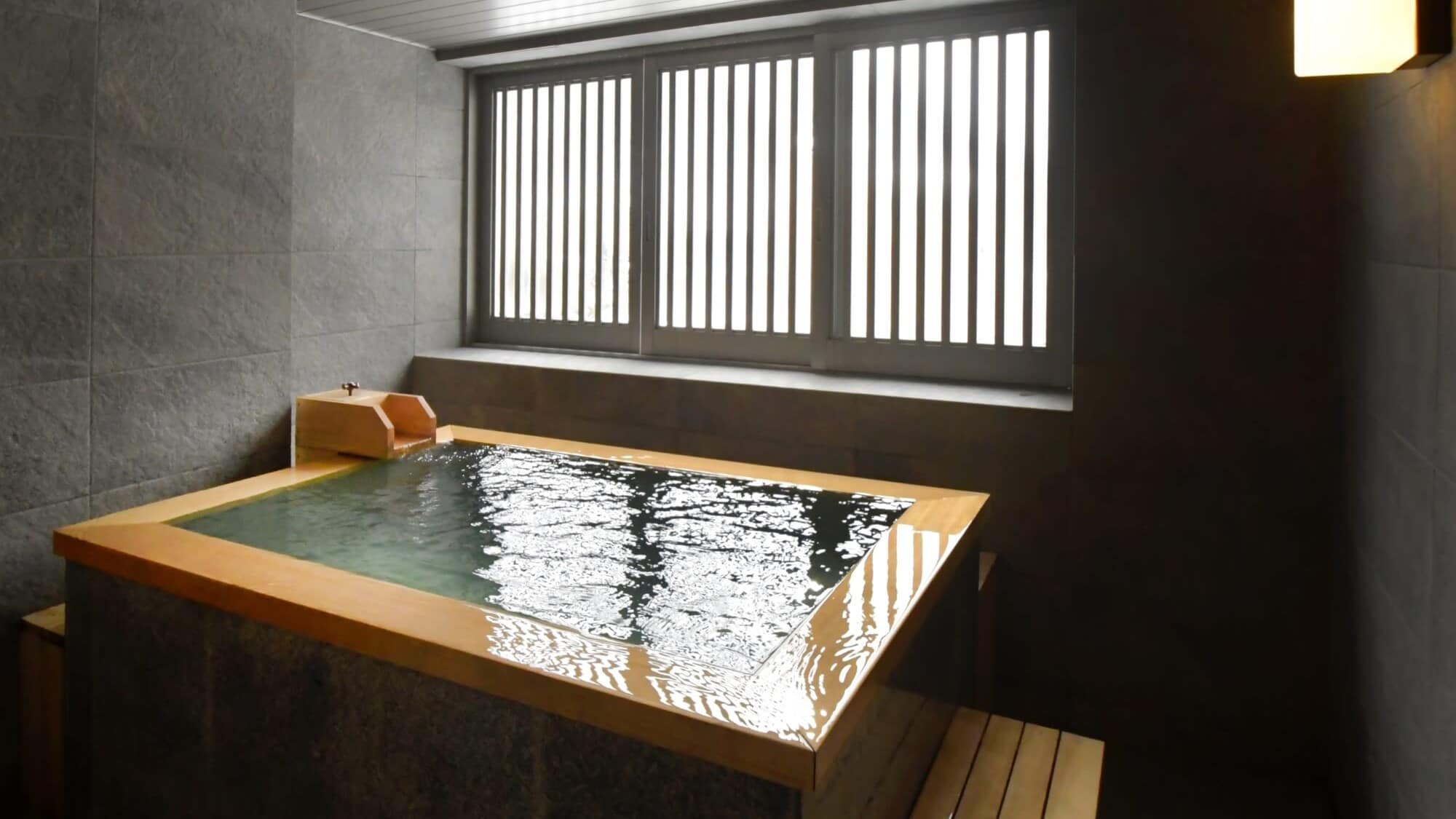 [Room with hot spring on the city side: "Shiho" (120 square meters)]