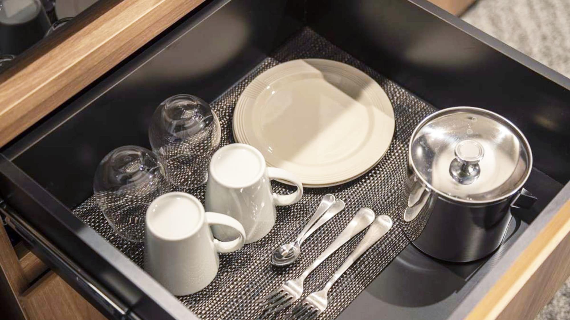 ◆ Room facilities ｜ Rooms with a kitchenette have simple cooking utensils and tableware * Some rooms only