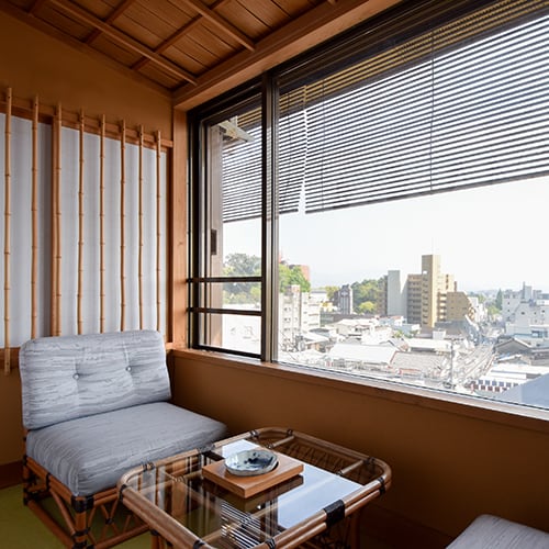 * [Premier Bed Suite, Daphne Odora]