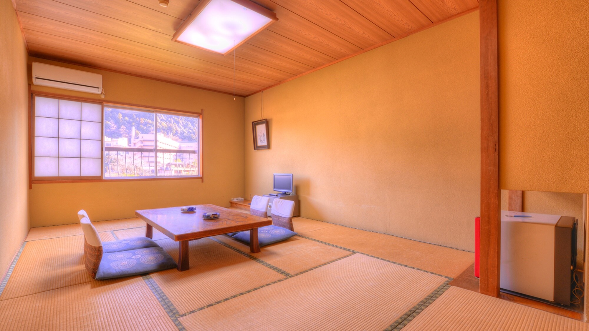 *ห้องพักแบบญี่ปุ่นขนาด 12 เสื่อทาทามิ (ตัวอย่างห้องพัก)