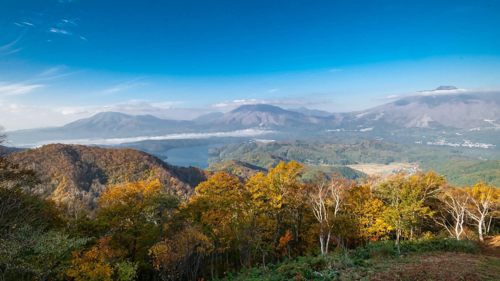 Enjoy Tangram surrounded by mountains as far as the eye can see!