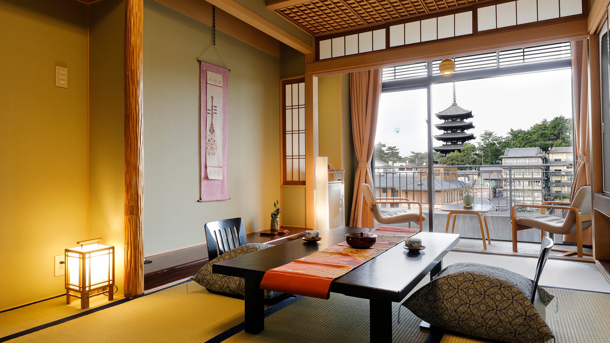 [Japanese-style room 8 tatami mats / five-storied pagoda side]