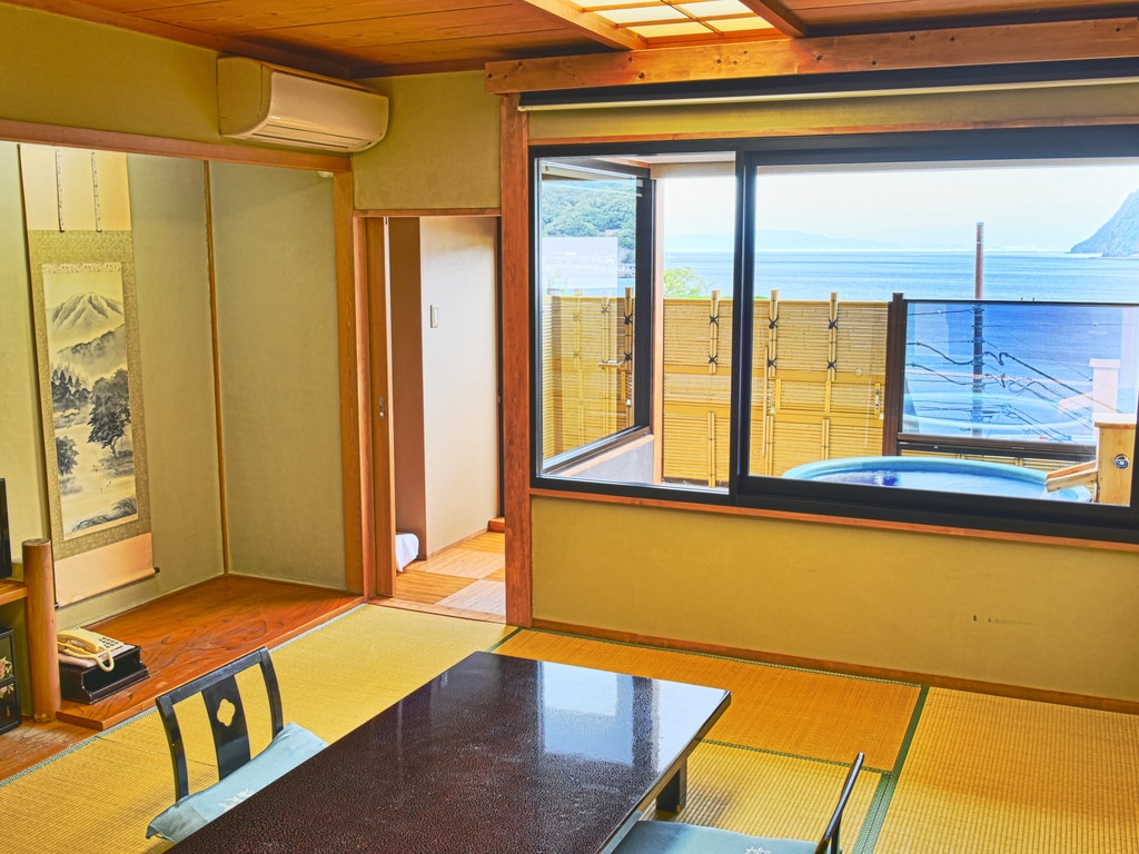 10 tatami Japanese-style room with semi-open-air bath